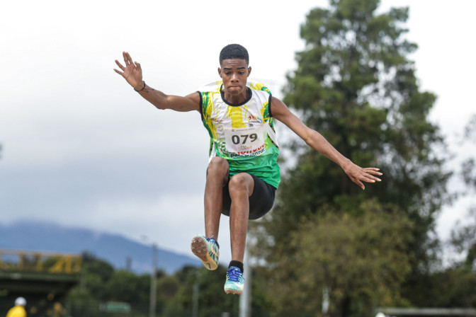 Salto-largo-en-la-final-nacional-deportes-individuales-2022.jpg