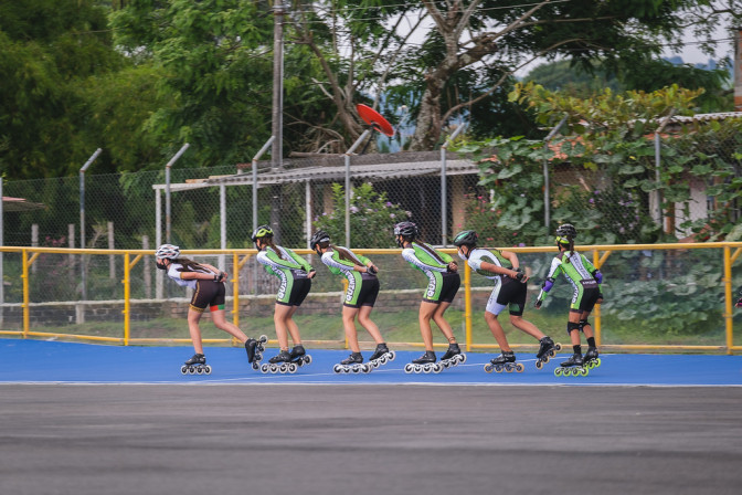 jovenes-patinadoras-en-el-patinodromo-de-quimbaya-quindio.jpg