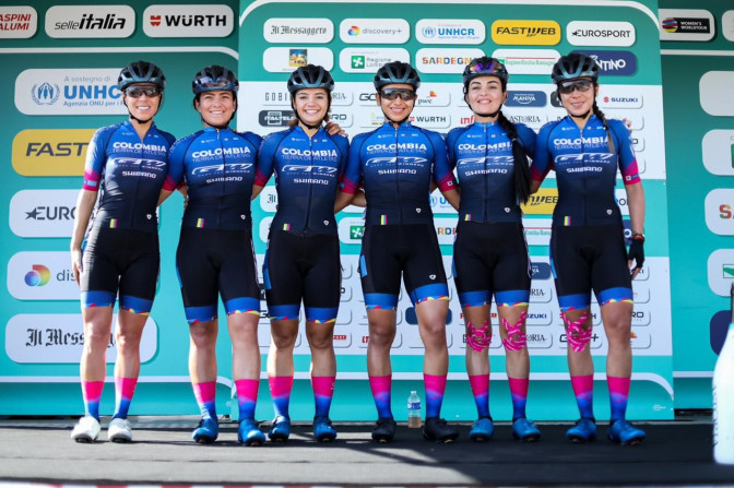 Equipo-Colombia-Tierra-de-Atletas-Giro-Donne-02-de-julio.jpeg
