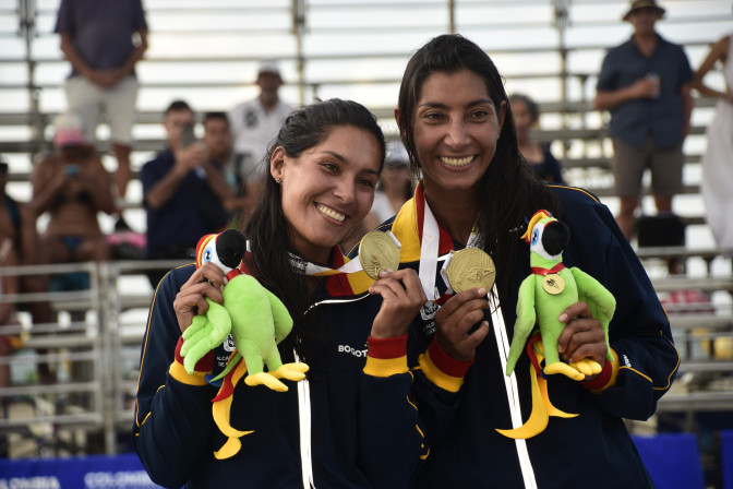 Hermanas-Galindo-voley-podio.jpg