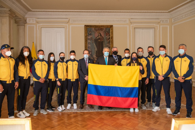 Presidente-Duque-y-Ministro-Lucena-junto-con-los-deportistas.jpeg