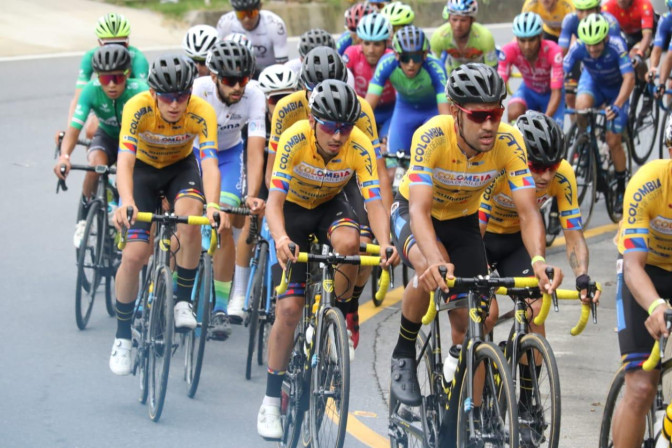 Equipo-COlombia-Tierra-de-Atletas-Mindeporte-Vuelta-a-Huila.jpg