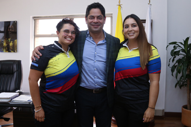Ministro-Herrera-con-Sara-Lopez-y-Nora-Valdez.jpg
