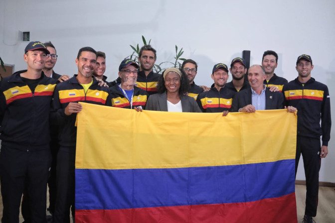Copa-Davis-bandera-al-equipo-de-Colombia.jpeg