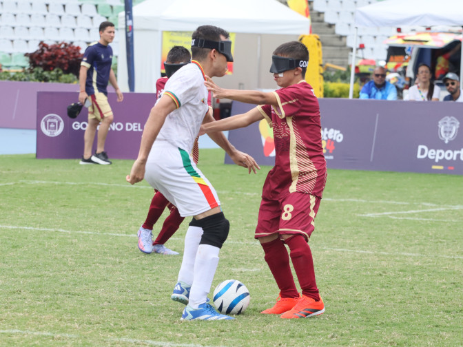 Leonardo-Esteban-Londono-deportista-colombiano-de-futbol-para-ciegos.jpeg