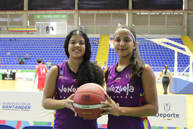 Camila-Sangronis-y-Valeria-Rodriguez-jugadoras-de-baloncesto-de-venezuela.jpg