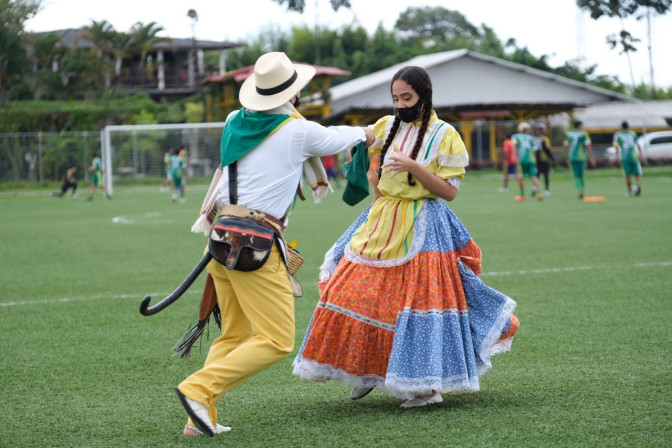evento-de-inauguracion-de-la-cancha-sintetica-de-futbol-el-gaitan.jpg
