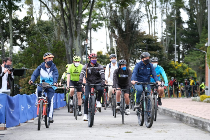 ministro-lucena-lidera-el-bici-paseo-en-bogota.jpg
