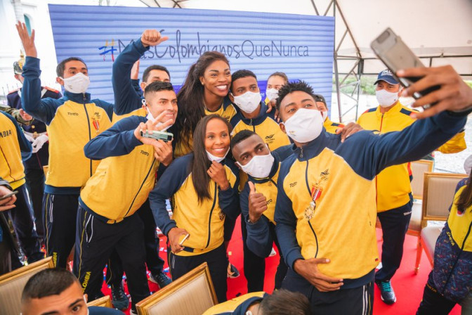 selfie-de-los-atletas-que-representaron-a-colombia-en-los-juegos-olimpicos.jpg