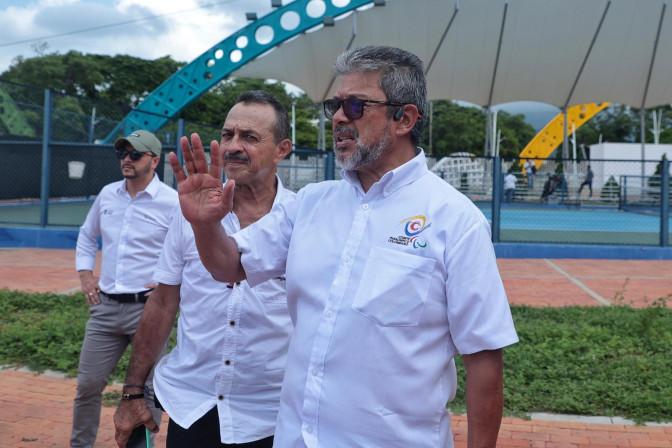 el-representante-del-comite-paralimpico-colombiano-estuvo-en-la-visita-a-los-escenarios-deportivos-para-los-juegos.jpeg