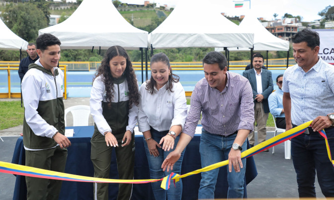 La-Ministra-del-Deporte-y-el-Alcalde-de-Manizales-cortaron-el-liston-para-inaugurar-el-patinodromo.jpg