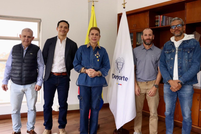Reunion-ministra-del-Deporte-Patricia-Duque-y-comision-de-atletas.jpeg