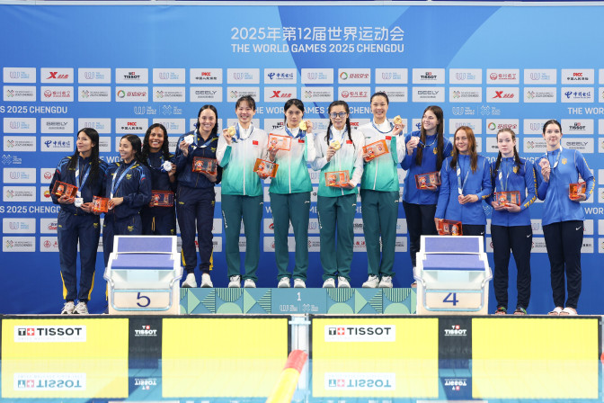 Equipo-femenino-relevos-Colombia-en-Chengdu.jpg