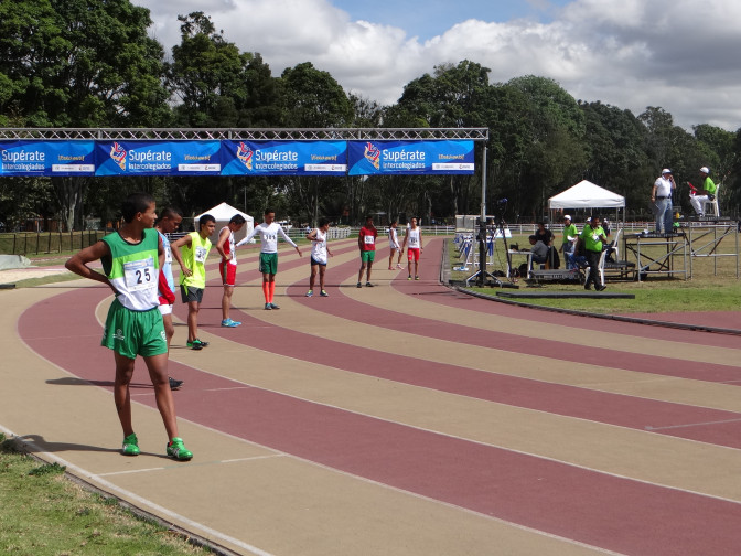 Final-800-metros-planos-rama-masculina-en-los-Juegos-Superate-Intercolegiados.jpg