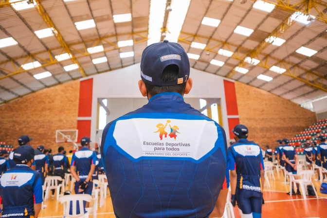 escuela-deportivas-para-todos-los-jovenes-beneficiados-por-colombia-en-bici.jpg
